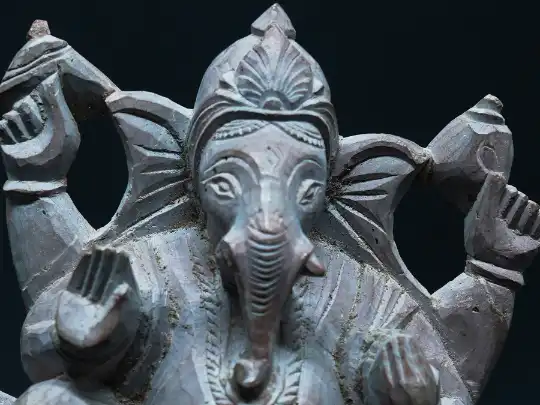 ganesha hindu god of wealth statue